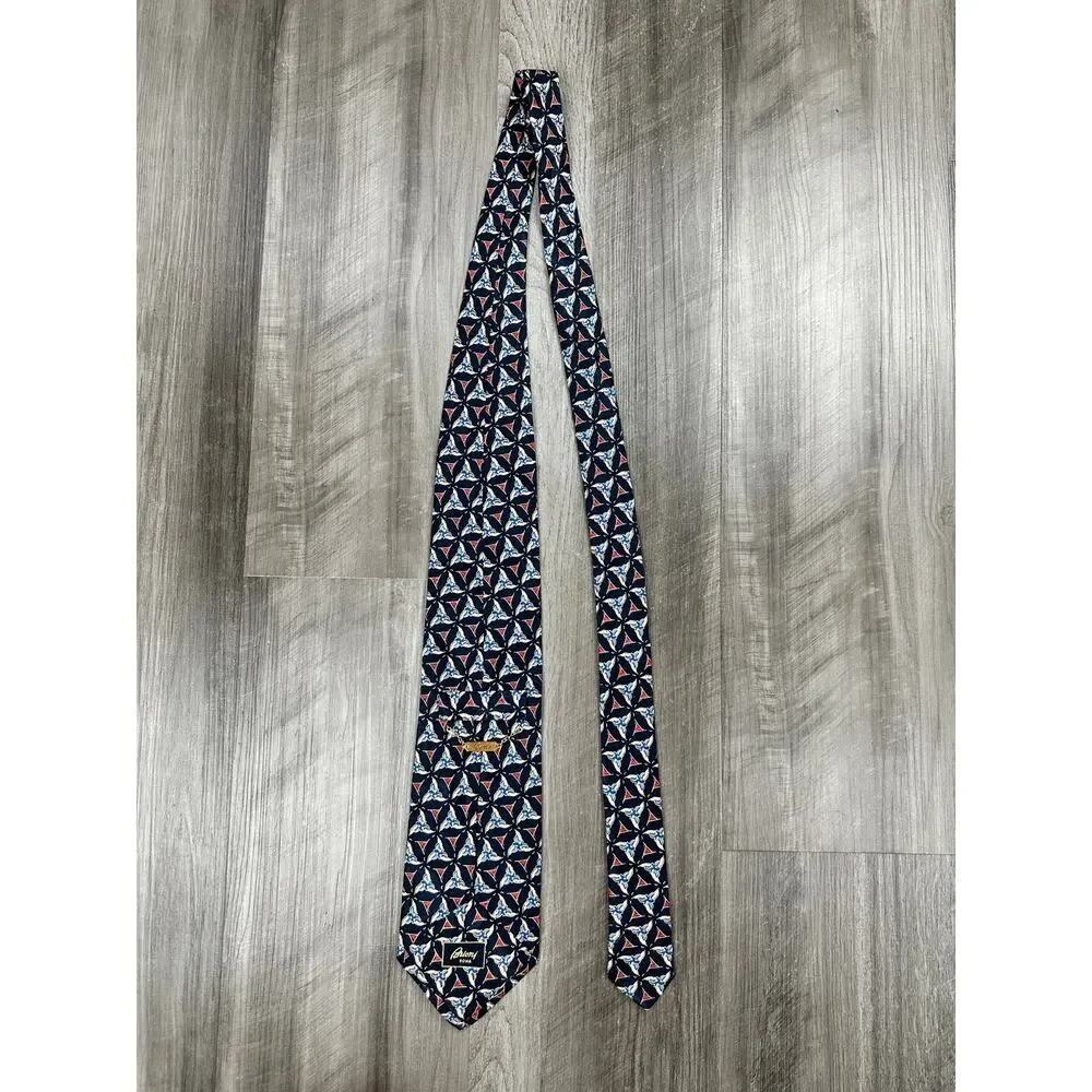 Brioni Geometric Triskelion Tessellation Made in Italy Silk Tie Navy — Size OS